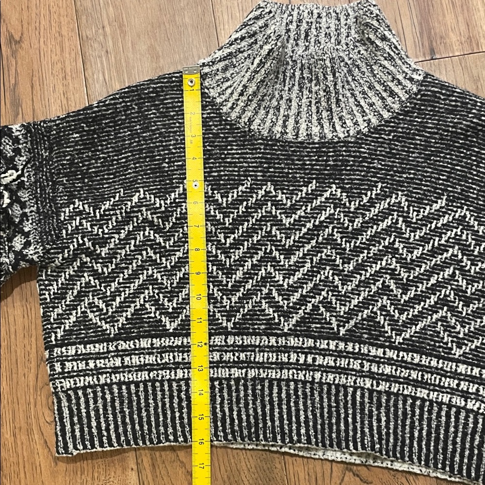 Club Monaco Fringe Turtleneck Sweater, L - Picture 8 of 10